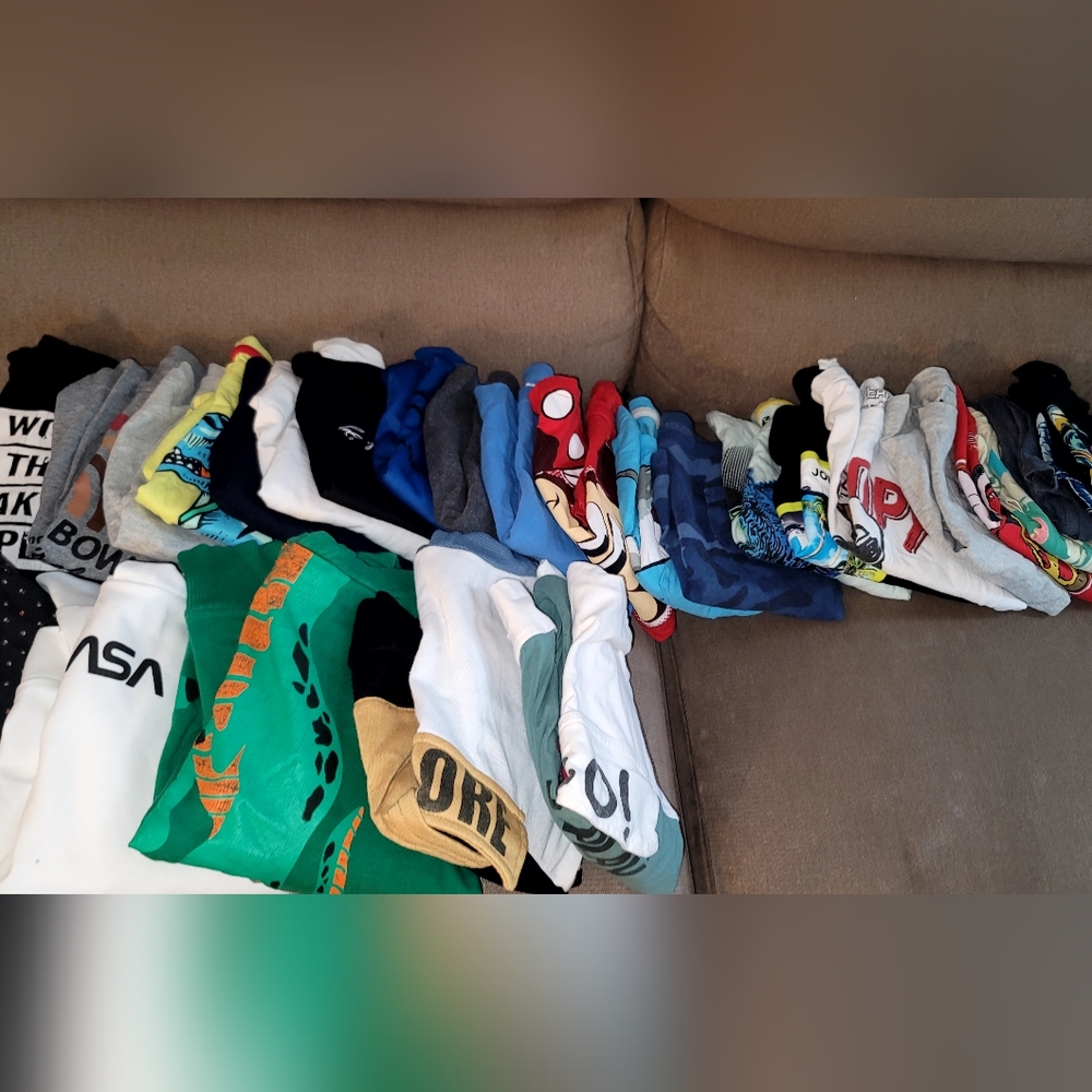 Bundle of boys clothing, size 5 long and short sleeve tops 26pc